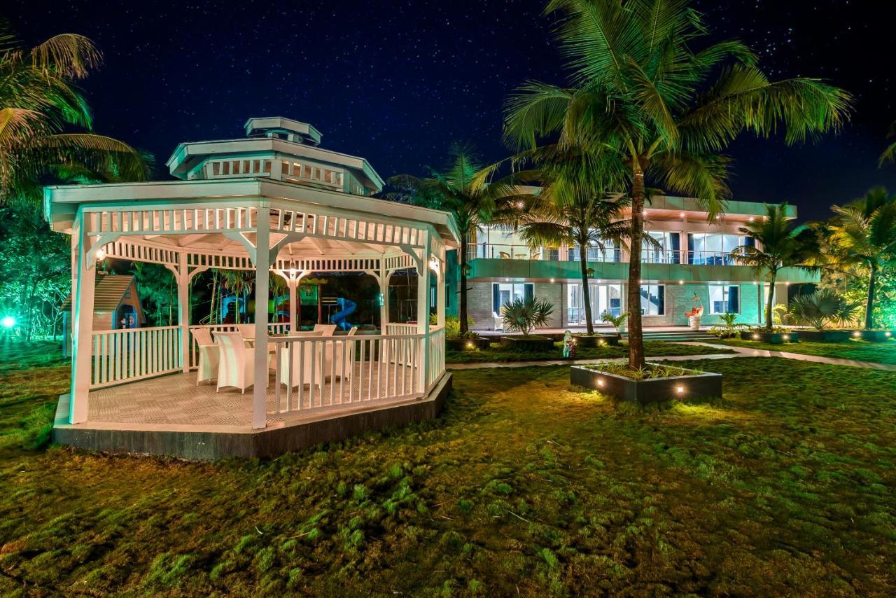 Saffronstays Palm Paradise, Kalyan Khadavli - Swimming Pool With Water Slides, Gazebo And Indoor Games Padghe Экстерьер фото
