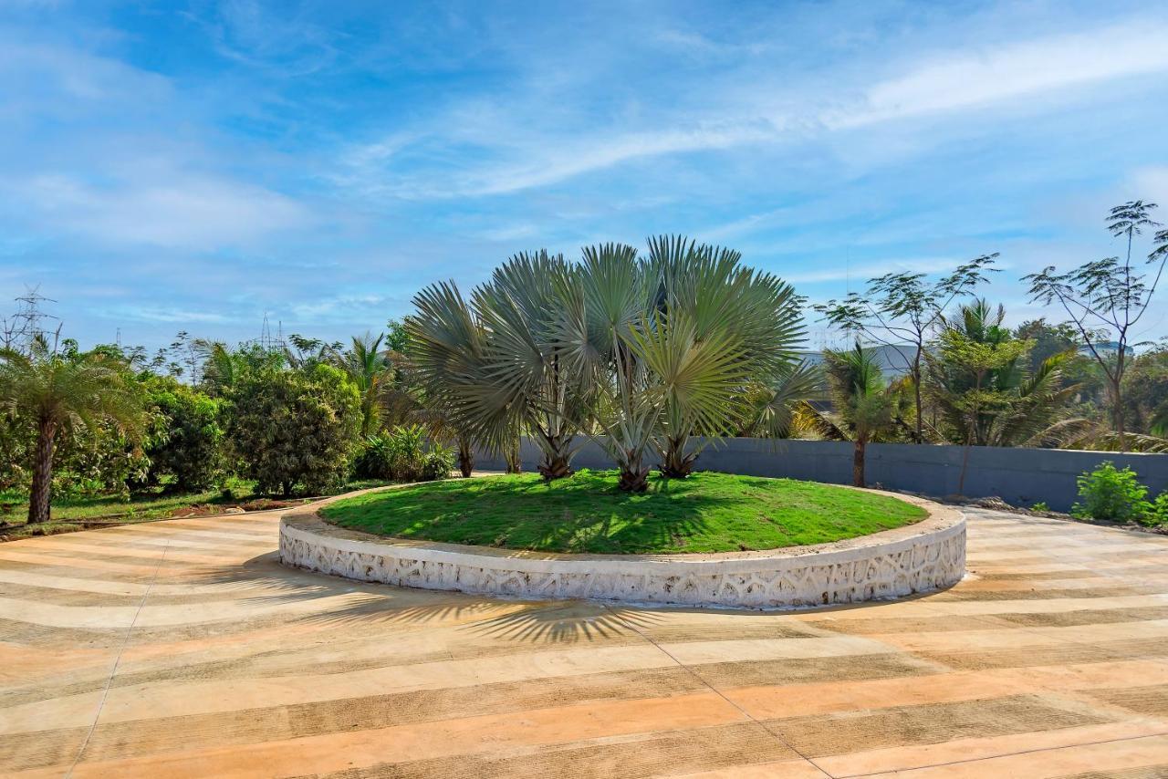 Saffronstays Palm Paradise, Kalyan Khadavli - Swimming Pool With Water Slides, Gazebo And Indoor Games Padghe Экстерьер фото